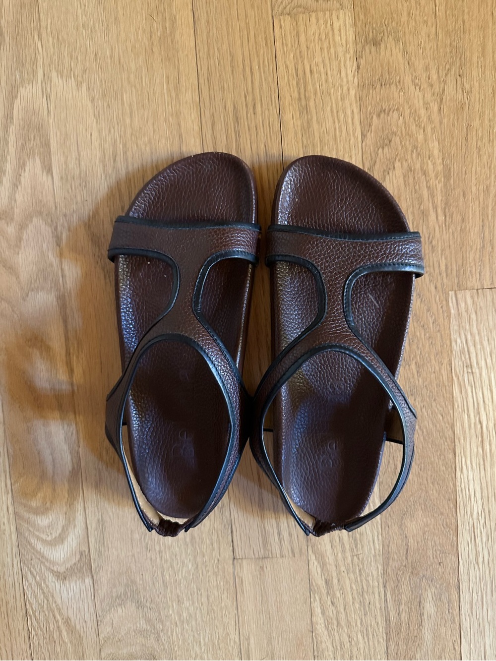 Beklina gubi sandal